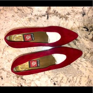 Red suede Anne Klein pumps look like new in size 8.